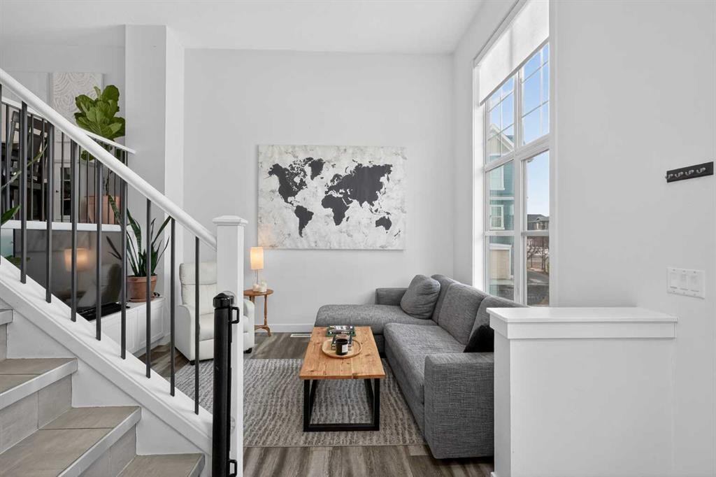 103 Cranbrook Walk Se, Calgary, AB - Indoor Photo Showing Other Room