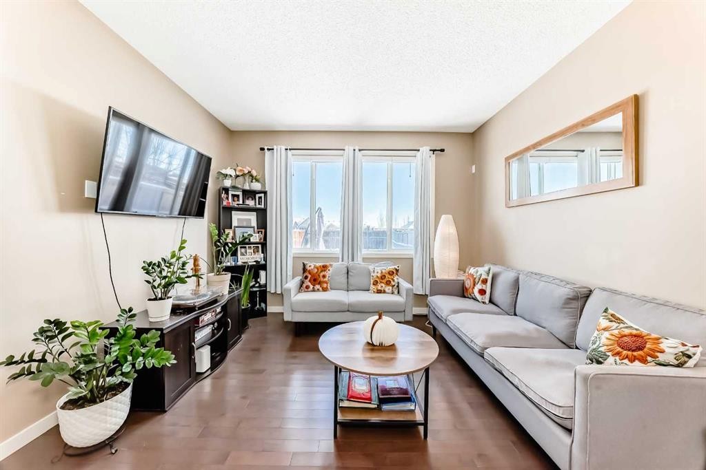 302 Auburn Crest Way Se, Calgary, AB - Indoor Photo Showing Living Room