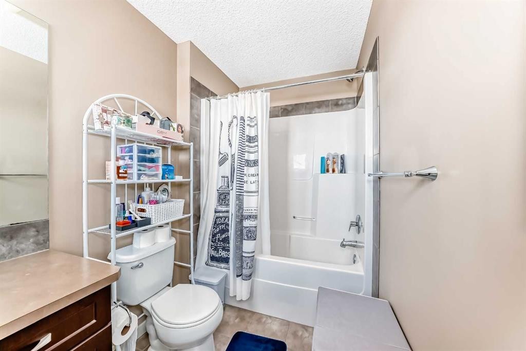 302 Auburn Crest Way Se, Calgary, AB - Indoor Photo Showing Bathroom