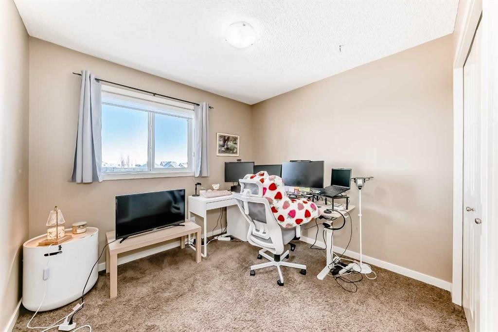 302 Auburn Crest Way Se, Calgary, AB - Indoor Photo Showing Office