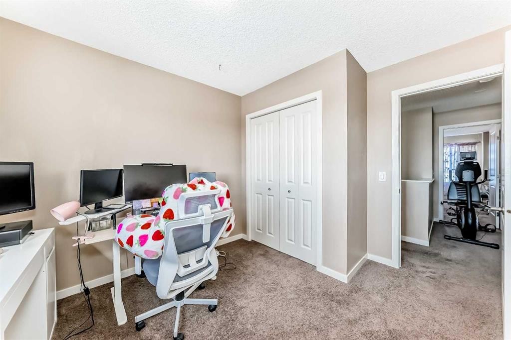 302 Auburn Crest Way Se, Calgary, AB - Indoor Photo Showing Office