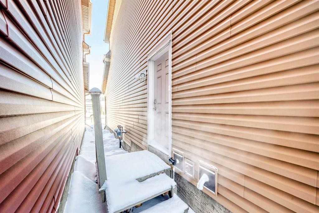 302 Auburn Crest Way Se, Calgary, AB - Outdoor