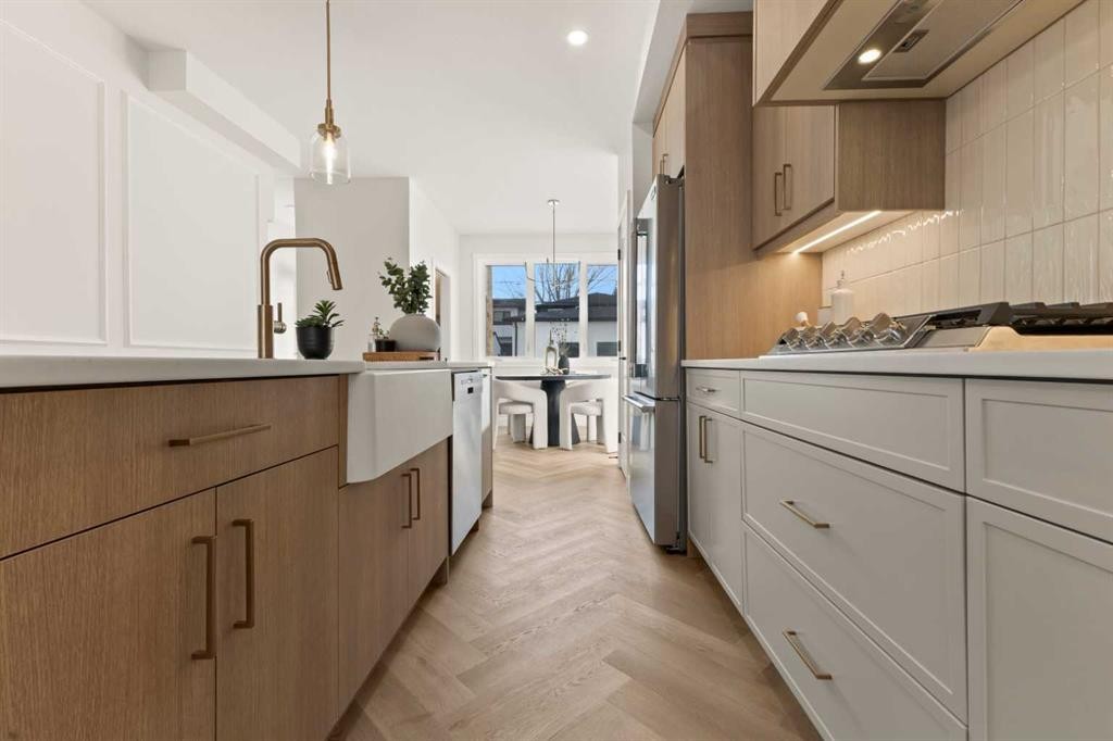 3107 42 Street Sw, Calgary, AB - Indoor Photo Showing Kitchen With Upgraded Kitchen