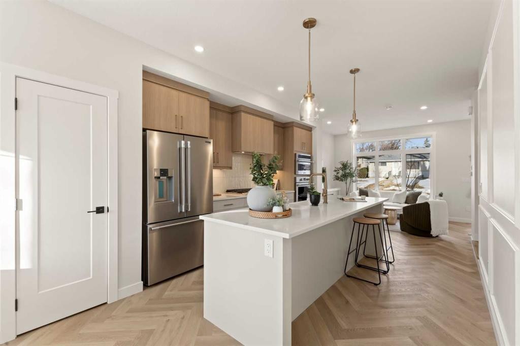 3107 42 Street Sw, Calgary, AB - Indoor Photo Showing Kitchen With Upgraded Kitchen