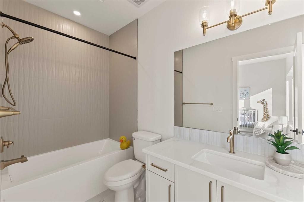 3107 42 Street Sw, Calgary, AB - Indoor Photo Showing Bathroom