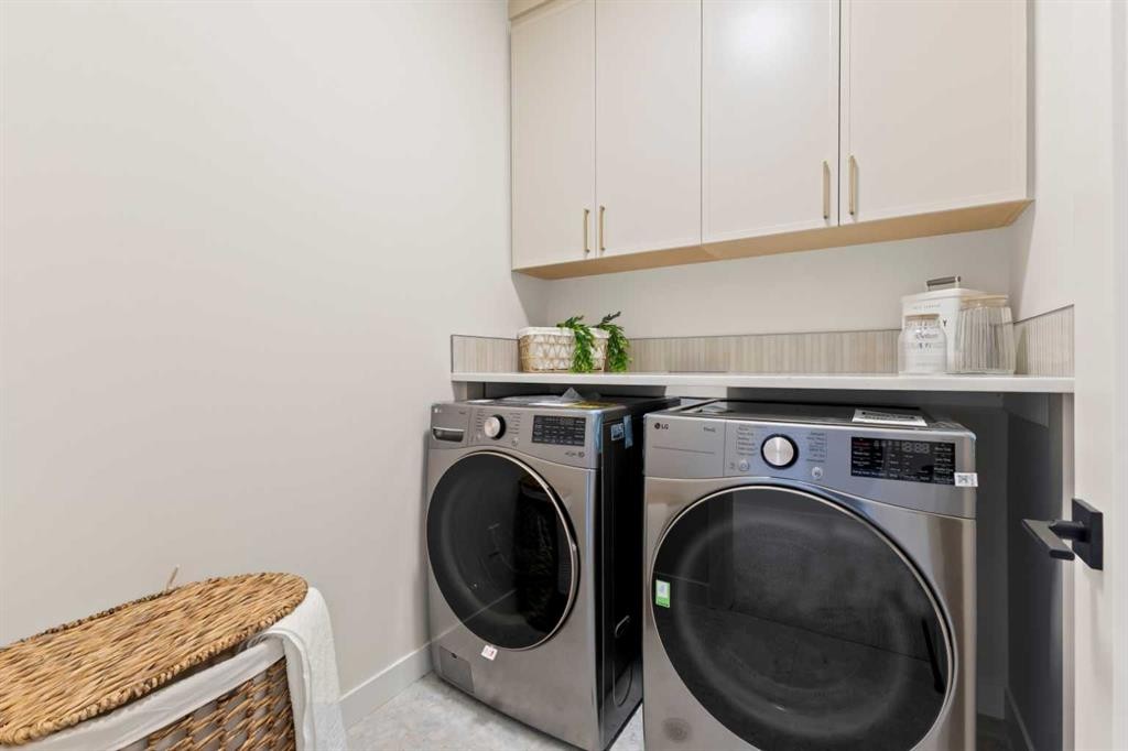 3107 42 Street Sw, Calgary, AB - Indoor Photo Showing Laundry Room