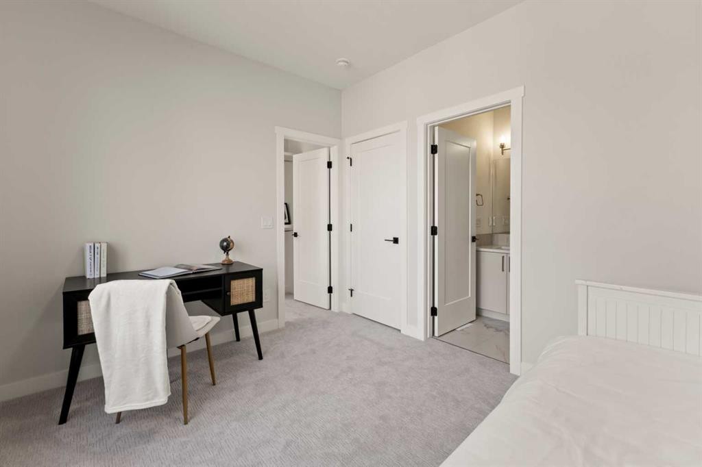 3107 42 Street Sw, Calgary, AB - Indoor