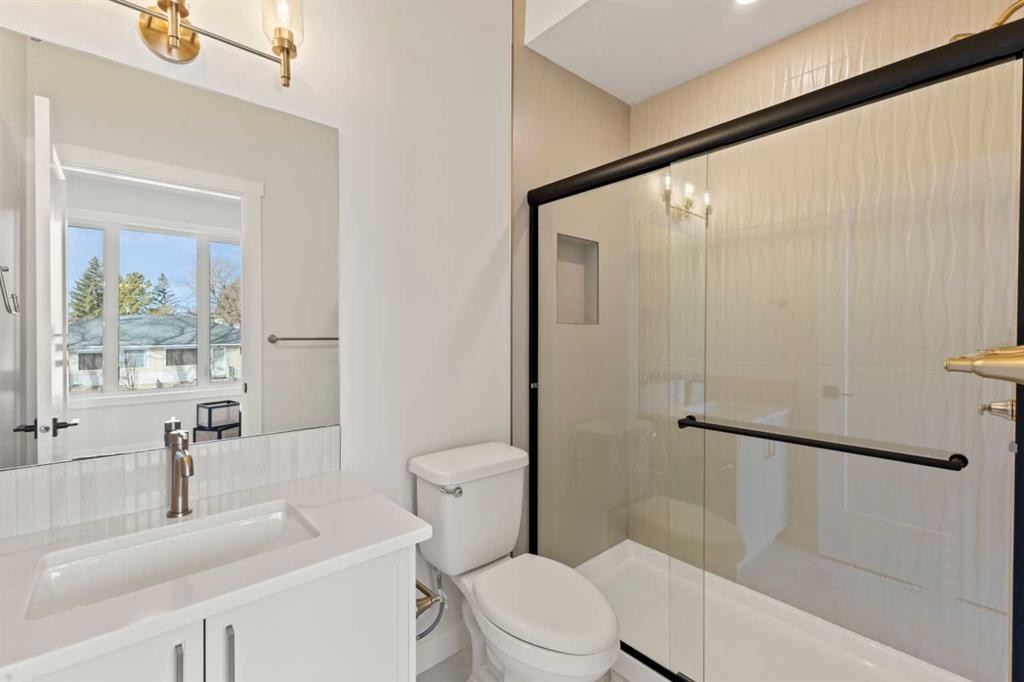 3107 42 Street Sw, Calgary, AB - Indoor Photo Showing Bathroom