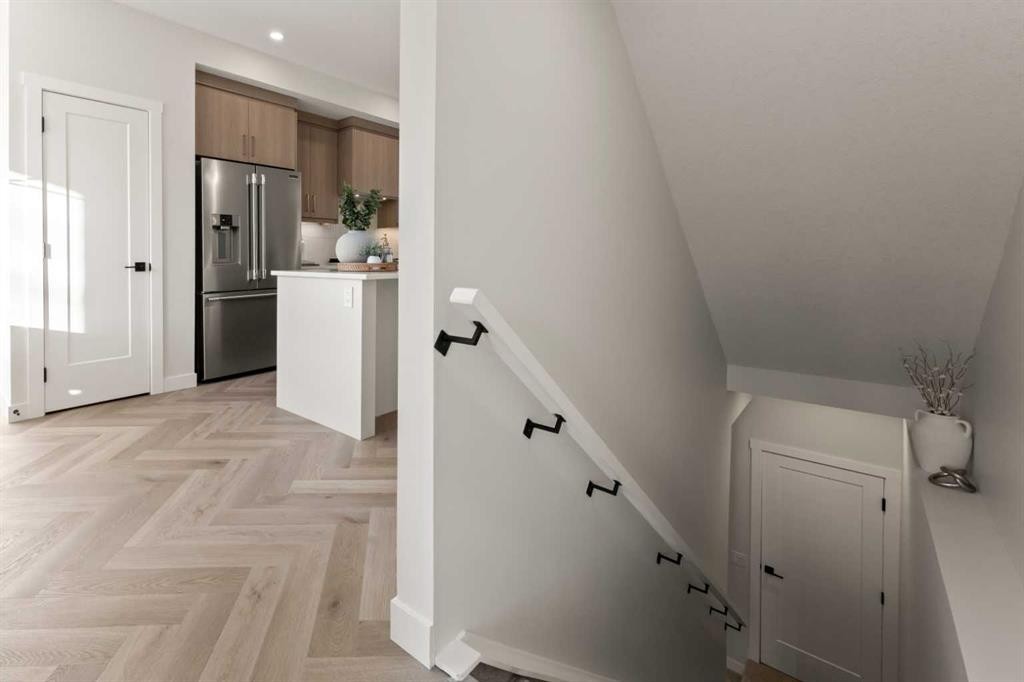 3107 42 Street Sw, Calgary, AB - Indoor