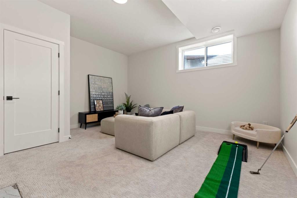 3107 42 Street Sw, Calgary, AB - Indoor Photo Showing Other Room
