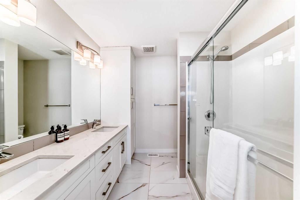 108 Walgrove Cove Se, Calgary, AB - Indoor Photo Showing Bathroom