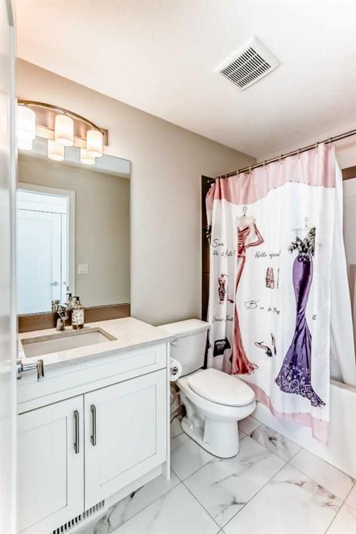 108 Walgrove Cove Se, Calgary, AB - Indoor Photo Showing Bathroom