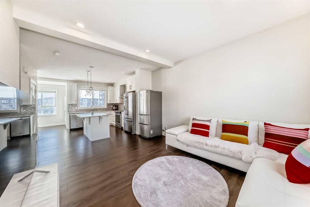 108 Walgrove Cove Se, Calgary, AB - Indoor Photo Showing Living Room