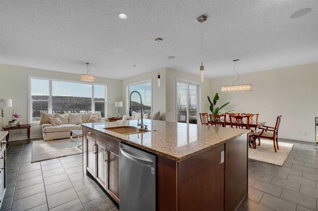 287 Sunset View, Cochrane, AB - Indoor Photo Showing Kitchen