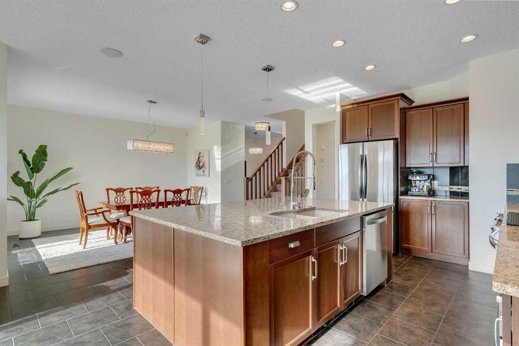 287 Sunset View, Cochrane, AB - Indoor Photo Showing Kitchen With Stainless Steel Kitchen With Upgraded Kitchen