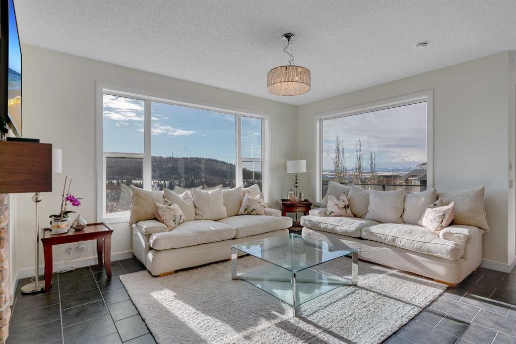 287 Sunset View, Cochrane, AB - Indoor Photo Showing Living Room