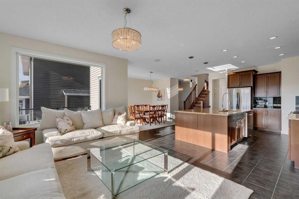 287 Sunset View, Cochrane, AB - Indoor Photo Showing Living Room