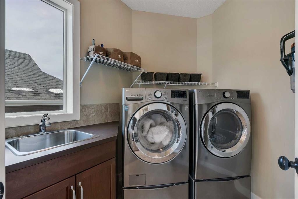 287 Sunset View, Cochrane, AB - Indoor Photo Showing Laundry Room