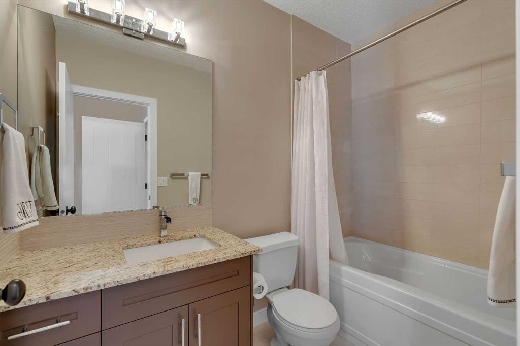 287 Sunset View, Cochrane, AB - Indoor Photo Showing Bathroom