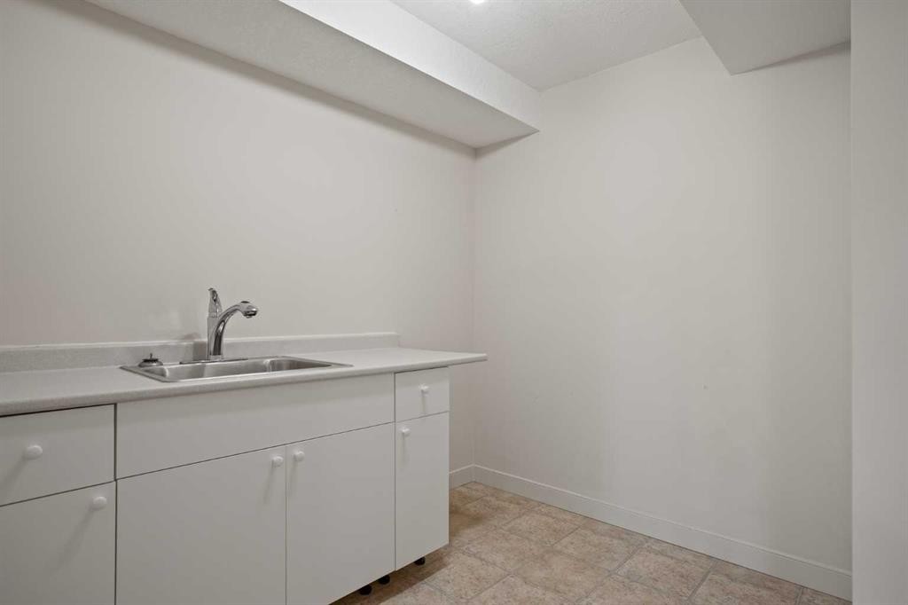 36-351 Monteith Drive Se, High River, AB - Indoor Photo Showing Other Room