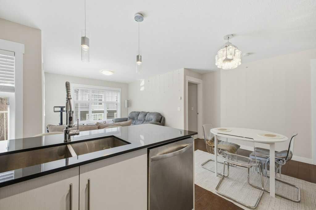 2413-11 Mahogany Row Se, Calgary, AB - Indoor Photo Showing Kitchen