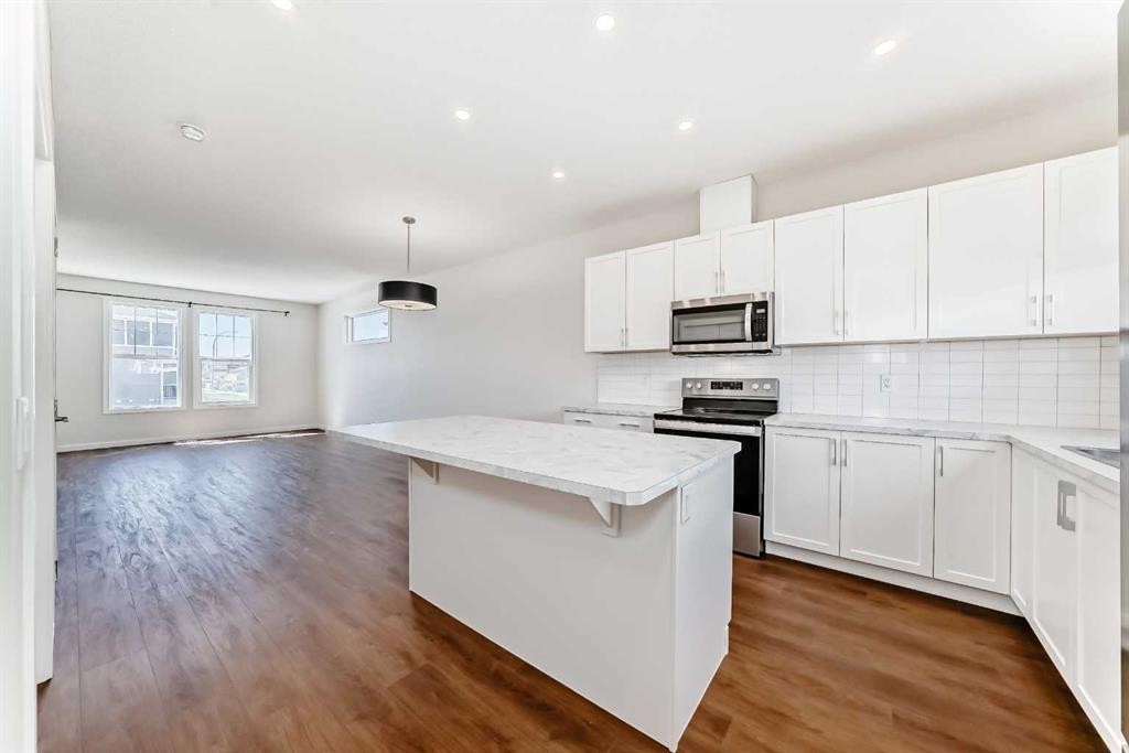 80 Magnolia Way Se, Calgary, AB - Indoor Photo Showing Kitchen With Upgraded Kitchen