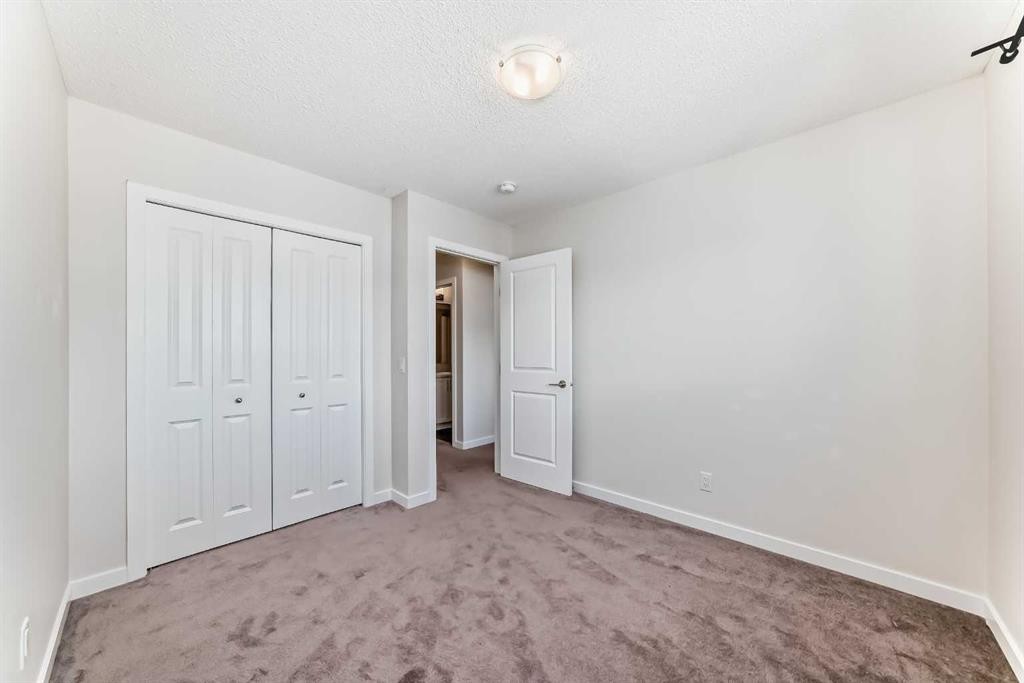 80 Magnolia Way Se, Calgary, AB - Indoor