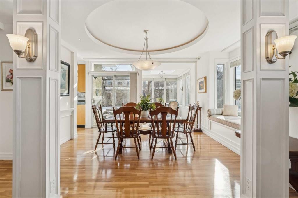 509 15 Avenue Ne, Calgary, AB - Indoor Photo Showing Dining Room