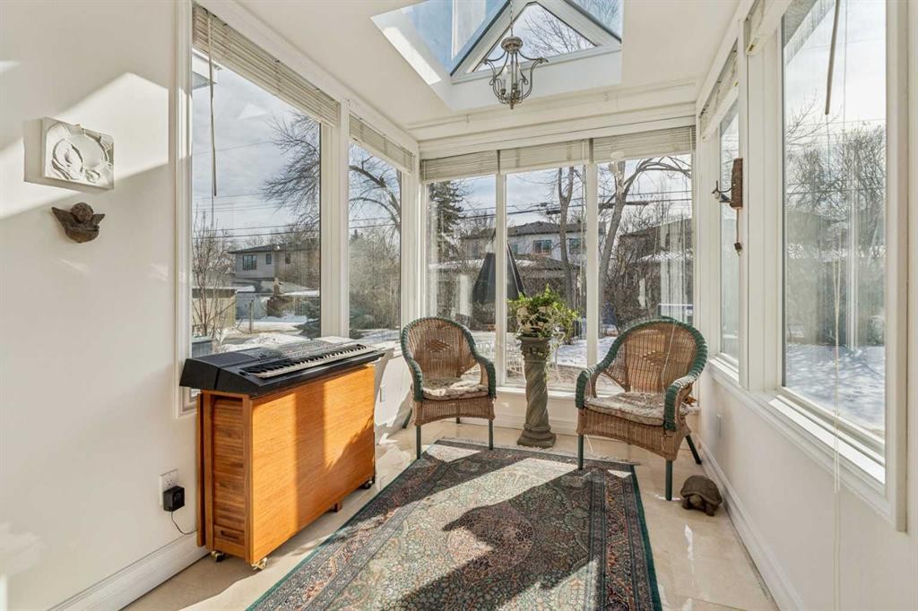 509 15 Avenue Ne, Calgary, AB - Indoor