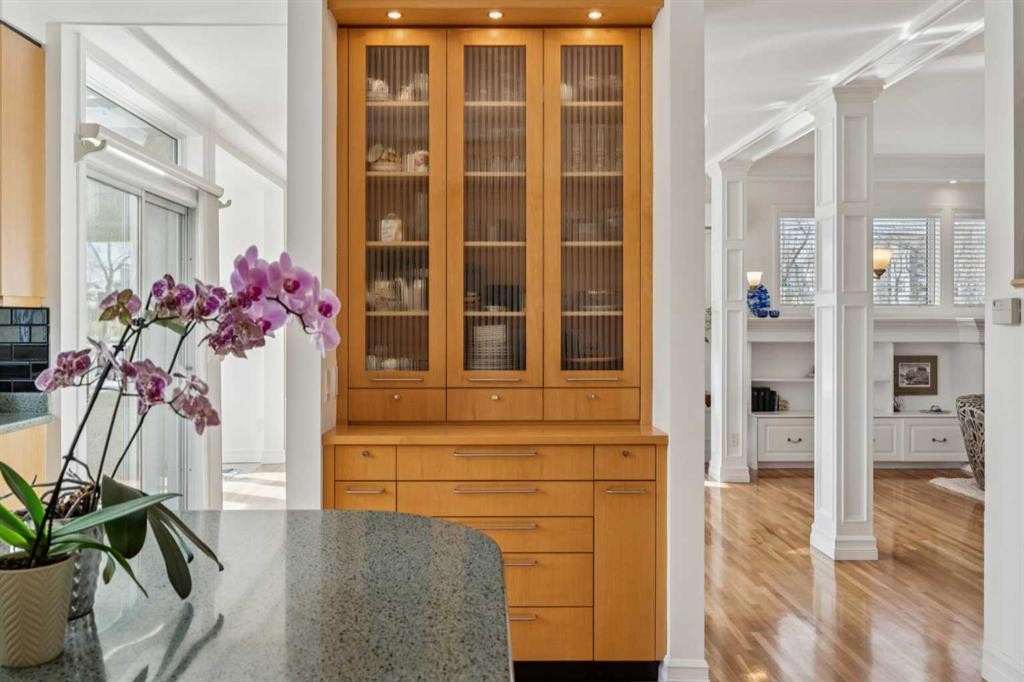 509 15 Avenue Ne, Calgary, AB - Indoor Photo Showing Other Room