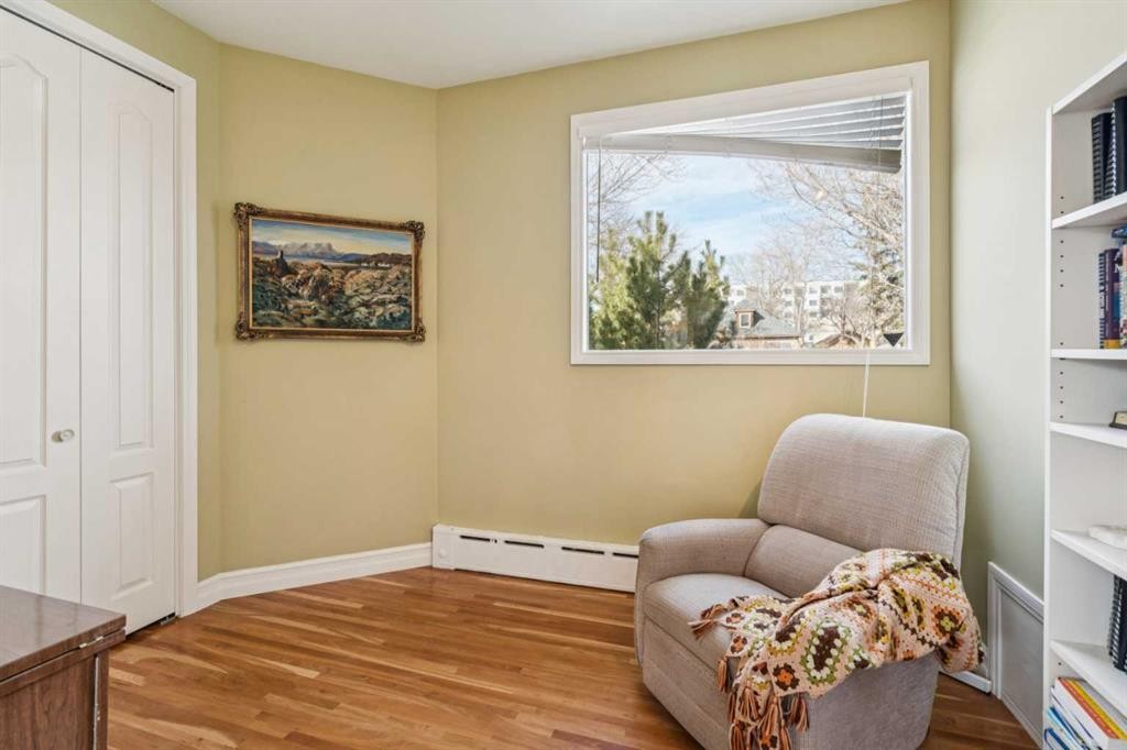 509 15 Avenue Ne, Calgary, AB - Indoor Photo Showing Other Room