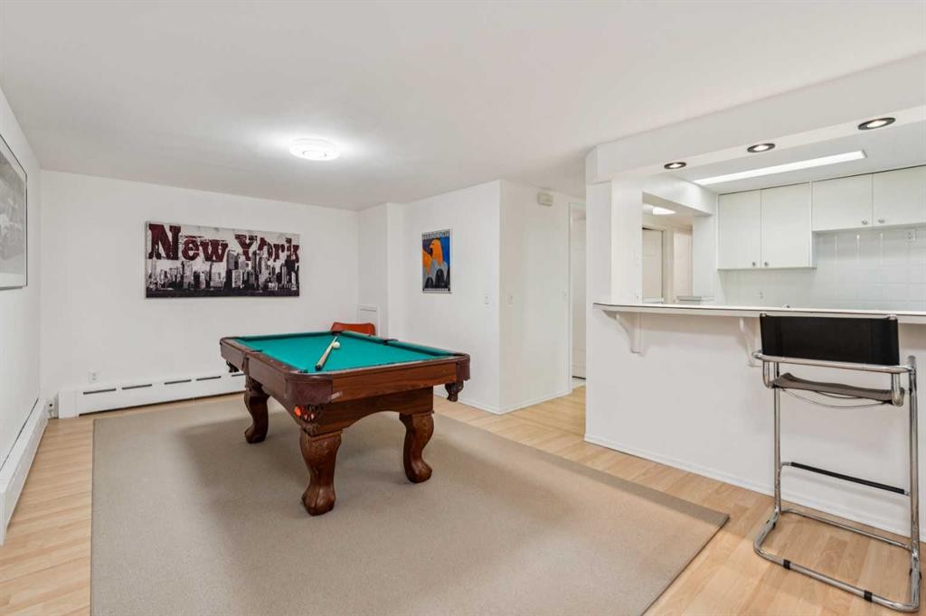 509 15 Avenue Ne, Calgary, AB - Indoor Photo Showing Other Room