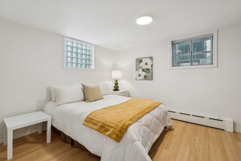 509 15 Avenue Ne, Calgary, AB - Indoor Photo Showing Bedroom