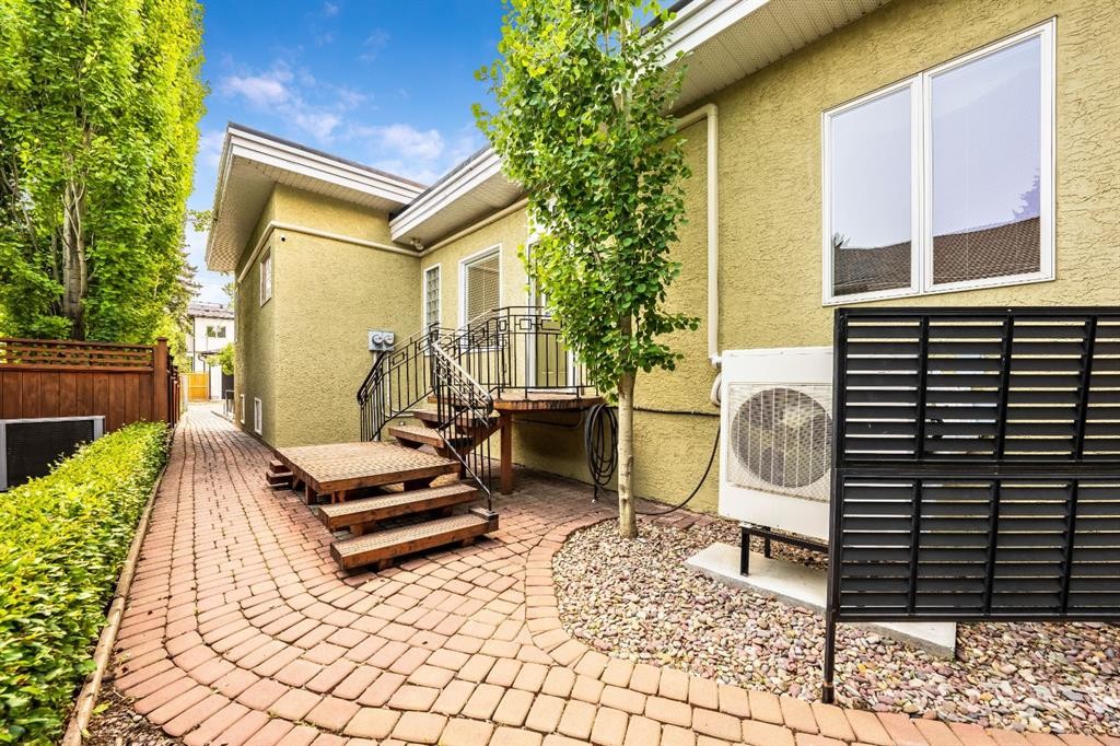 509 15 Avenue Ne, Calgary, AB - Outdoor With Exterior