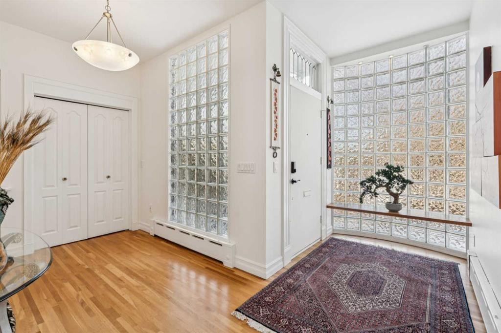 509 15 Avenue Ne, Calgary, AB - Indoor Photo Showing Other Room