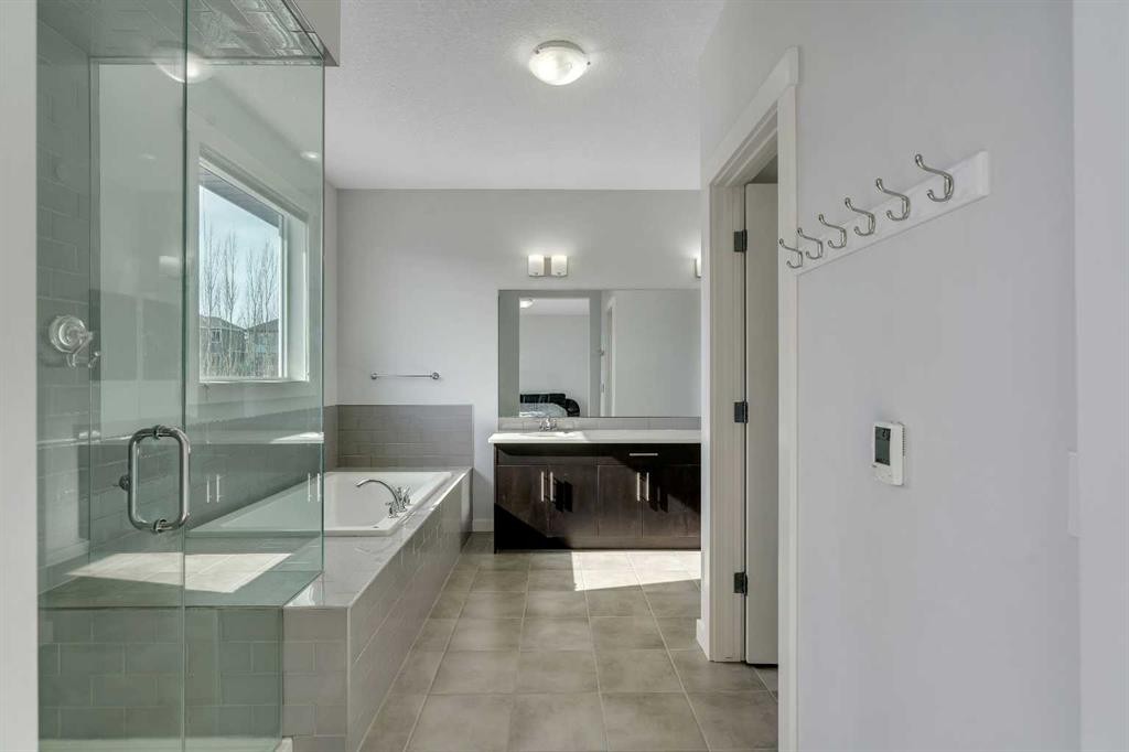151 Stonemere Green, Chestermere, AB - Indoor Photo Showing Bathroom
