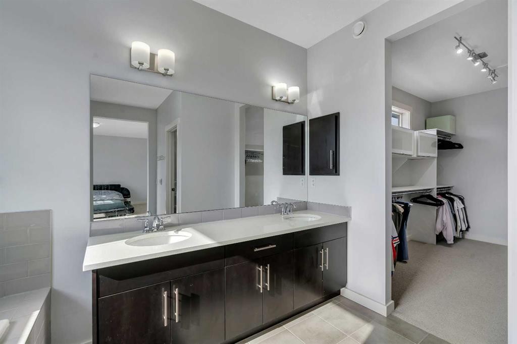 151 Stonemere Green, Chestermere, AB - Indoor Photo Showing Bathroom