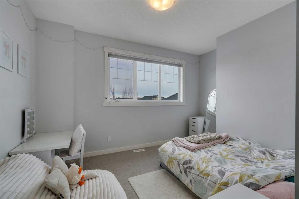 151 Stonemere Green, Chestermere, AB - Indoor Photo Showing Bedroom