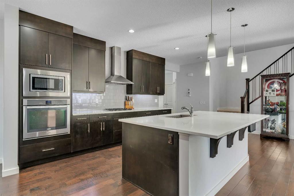 151 Stonemere Green, Chestermere, AB - Indoor Photo Showing Kitchen With Upgraded Kitchen