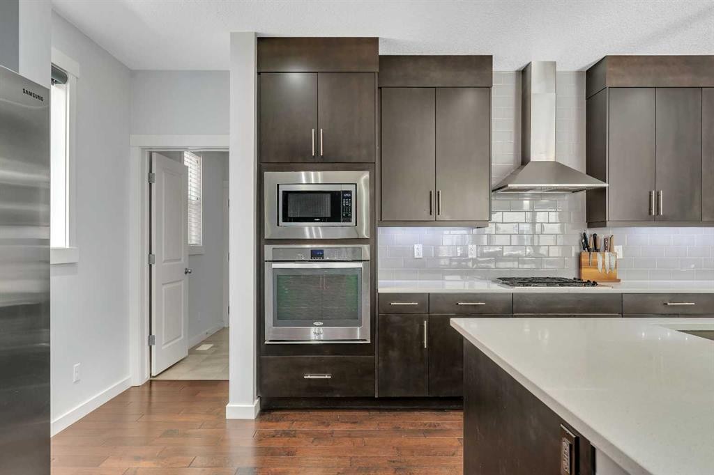 151 Stonemere Green, Chestermere, AB - Indoor Photo Showing Kitchen With Upgraded Kitchen