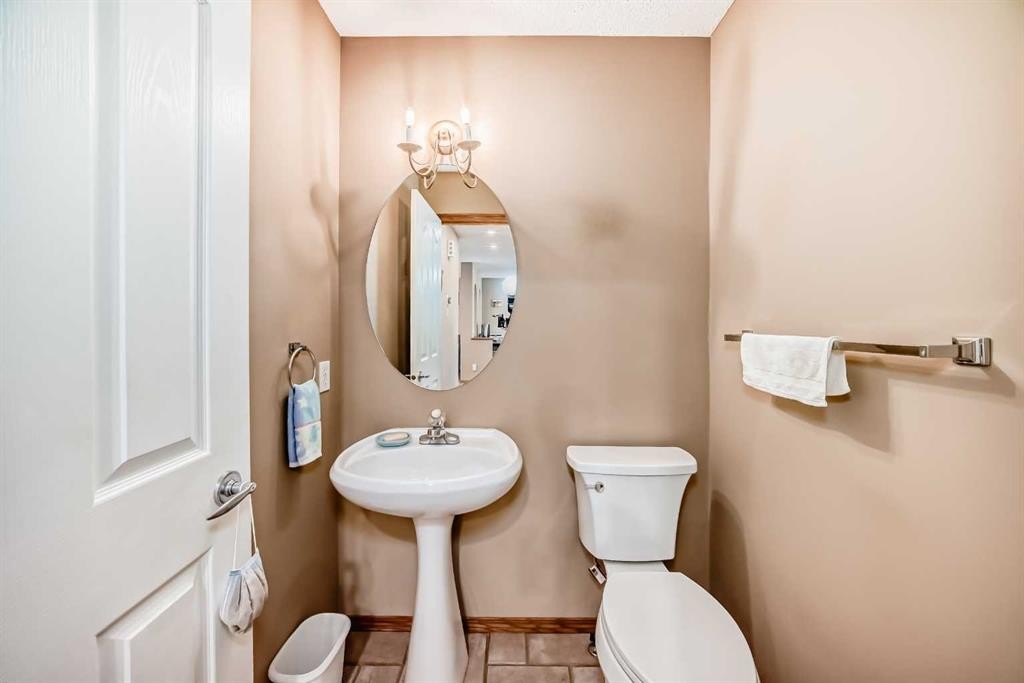 3767 Springbank Drive Sw, Calgary, AB - Indoor Photo Showing Bathroom