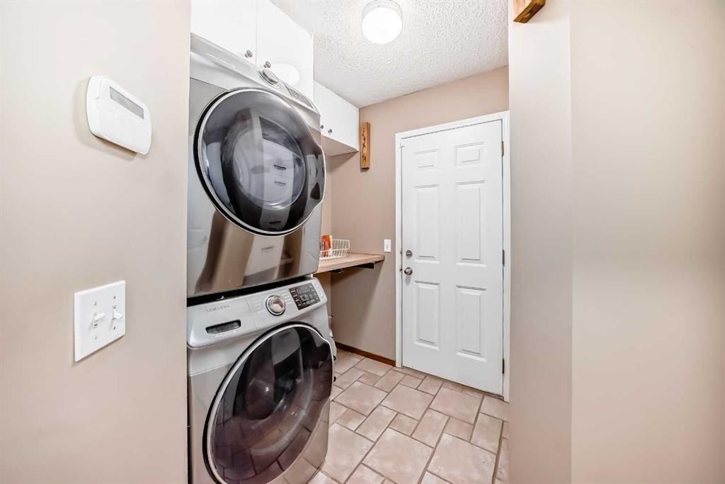 3767 Springbank Drive Sw, Calgary, AB - Indoor Photo Showing Laundry Room