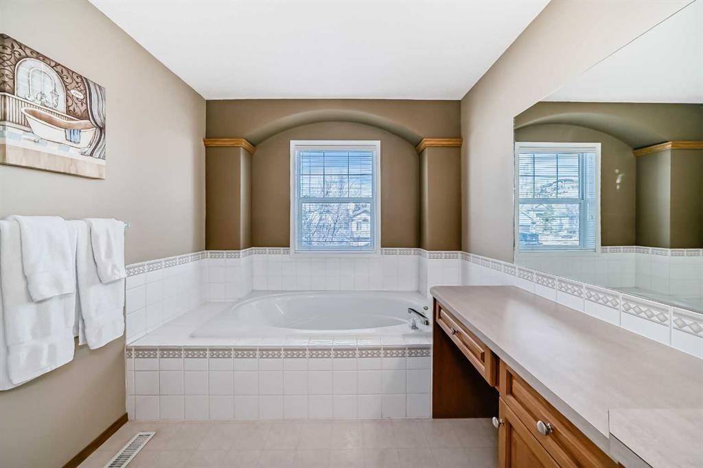 3767 Springbank Drive Sw, Calgary, AB - Indoor Photo Showing Bathroom