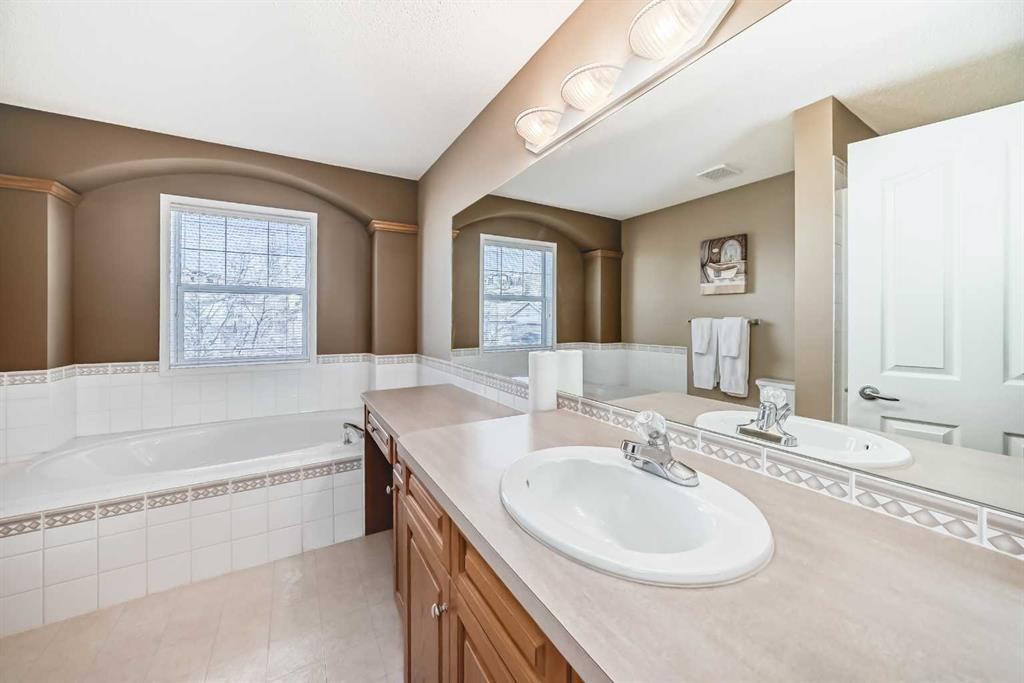 3767 Springbank Drive Sw, Calgary, AB - Indoor Photo Showing Bathroom
