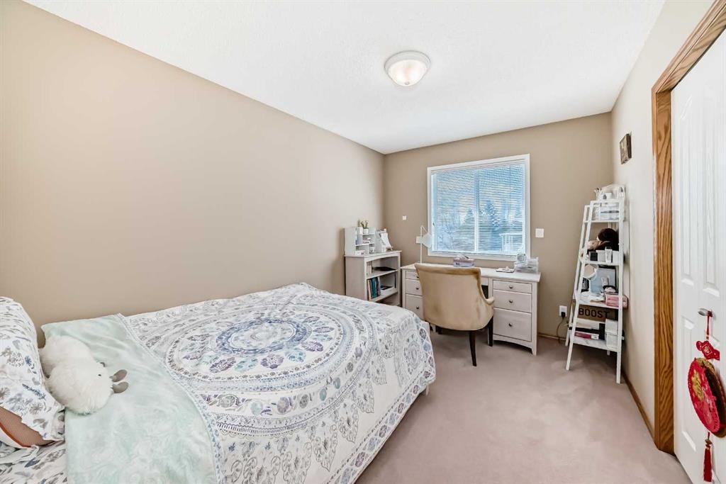 3767 Springbank Drive Sw, Calgary, AB - Indoor Photo Showing Bedroom
