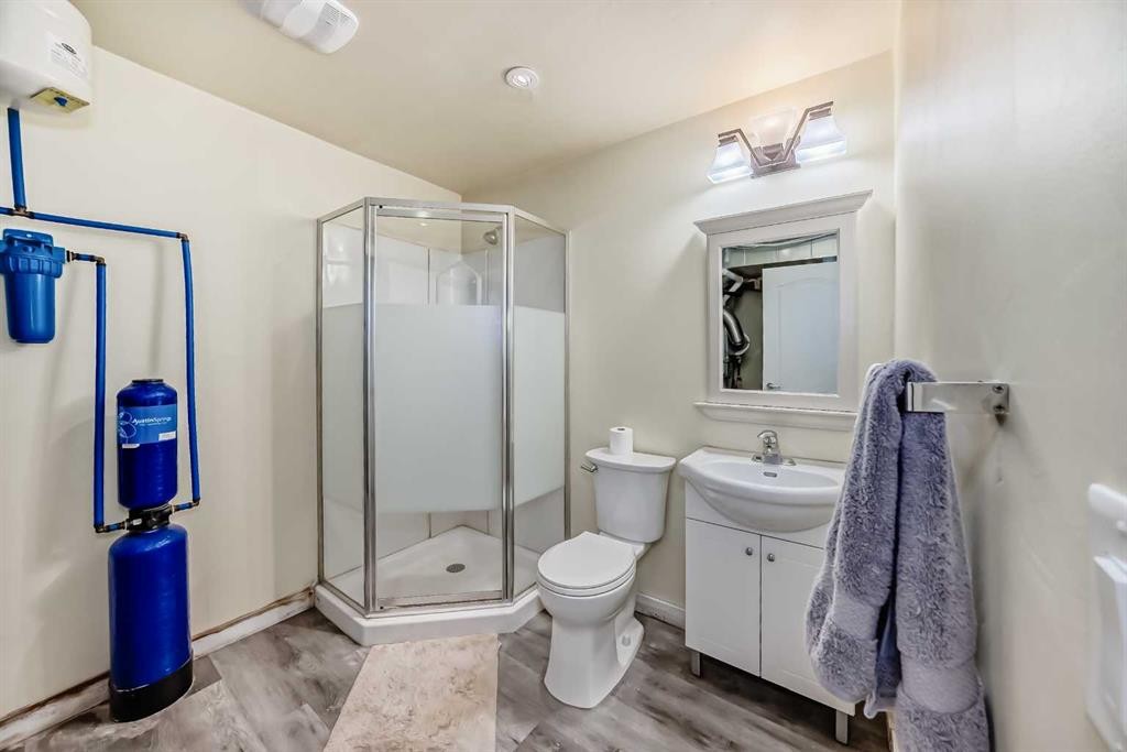 3767 Springbank Drive Sw, Calgary, AB - Indoor Photo Showing Bathroom