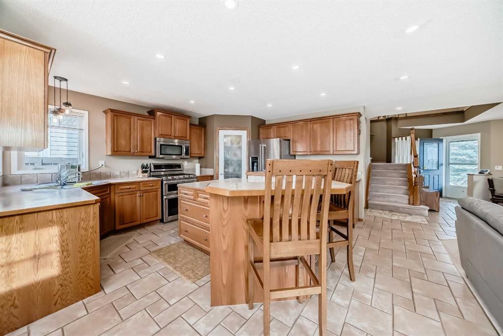 3767 Springbank Drive Sw, Calgary, AB - Indoor Photo Showing Kitchen With Double Sink