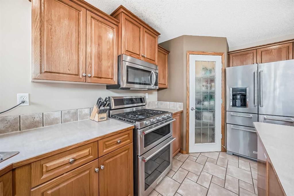 3767 Springbank Drive Sw, Calgary, AB - Indoor Photo Showing Kitchen With Stainless Steel Kitchen