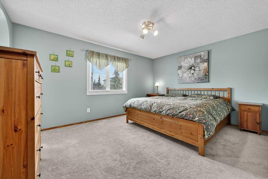 108 Hawkstone Close Nw, Calgary, AB - Indoor Photo Showing Bedroom