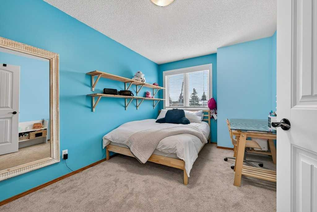 108 Hawkstone Close Nw, Calgary, AB - Indoor Photo Showing Bedroom